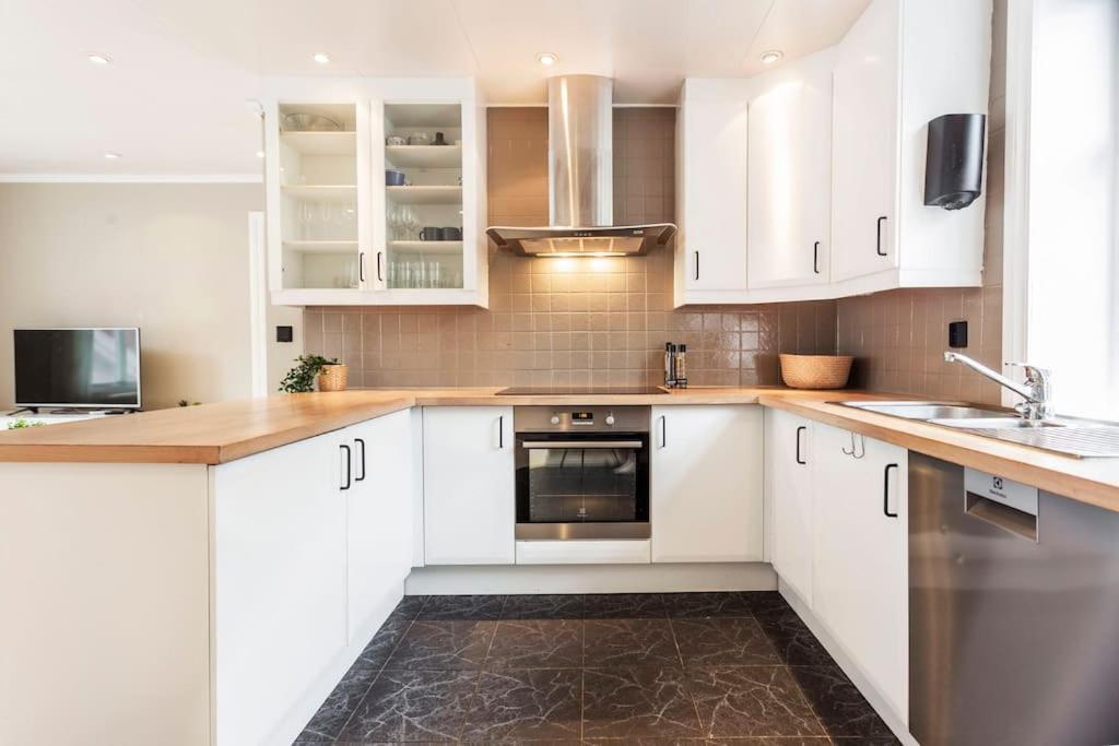 New! Modern Top Floor Apartment In Historic Area! Bergen Exterior foto