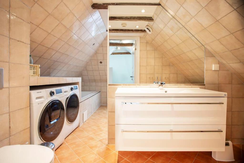 New! Modern Top Floor Apartment In Historic Area! Bergen Exterior foto