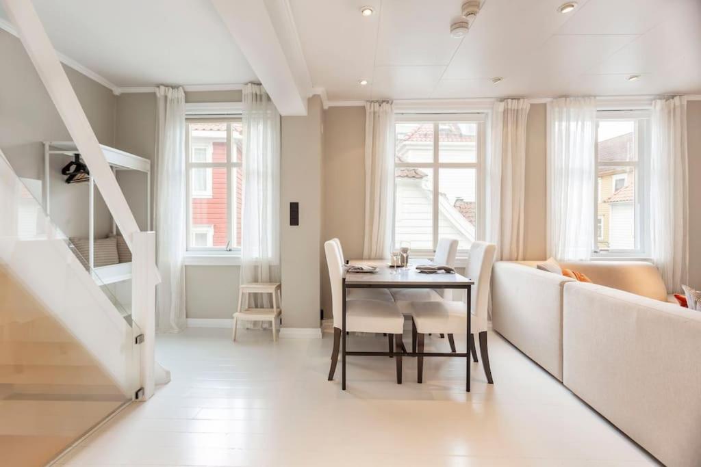 New! Modern Top Floor Apartment In Historic Area! Bergen Exterior foto